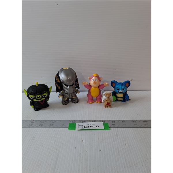 Variety Of Figurines-Predator, ET