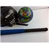 Image 5 : 29" Foam Bat, Bauer Helmet and Turtlez Ball - Pick Up Preferred