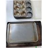 Image 6 : (6) Muffin Trays, (2) Casserole Dishes, (2) Baking Sheets