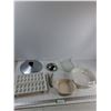 Image 1 : (3) Casserole Dishes, (2) Ice Cube Makers, Misc