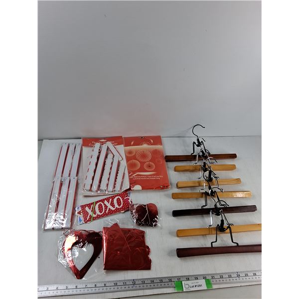 (7) Wooden Hangers, Valentines Day Decorations