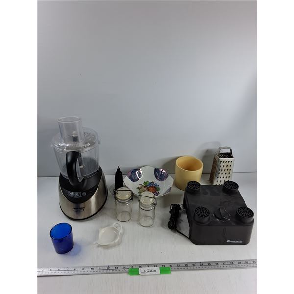 Black & Decker Food Processor, Grater, (2) Jars, Misc - As Is