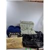 Image 1 : (6) Pillows, (3) Duffelbags