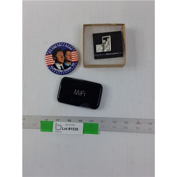 (2) Pins And Novatel Wireless MIFI 2372