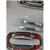 Image 4 : 2004 GMC Door Handles And Hubcap