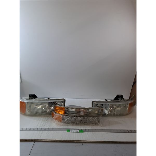 2004 GMC Head Light Assembly and Signal Lights