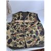 Image 5 : (2) Vests - Lands'End Mens XL, Camouflage Vest Approx. Mens XL, Ammunition Belt