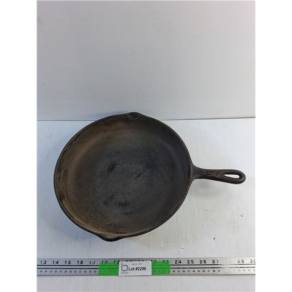12" Cast Iron Frying Pan