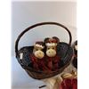 Image 2 : Jelly Molds, Wicker Baskets and Christmas Decor - PICK UP