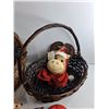 Image 3 : Jelly Molds, Wicker Baskets and Christmas Decor - PICK UP