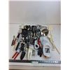 Image 1 : Assorted Kitchen Utensils