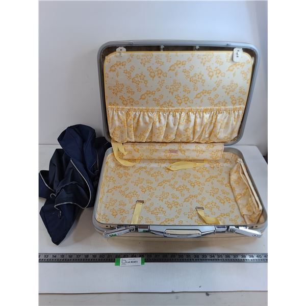 Vintage Samsonite "Sherbrooke" Suitcase with Storage Bag - 23x16x7.5"
