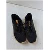 Image 2 : (2) Shoes - Runners - Size 9, Loafers Size 10 1/2