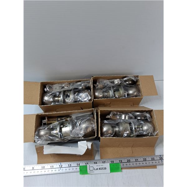 (4) Yale "Bridgeport Design" Locking Interior Door Knob Sets