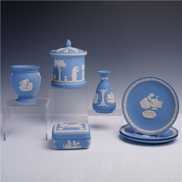 7pc Wedgwood Jasperware Collection with Disney Plates