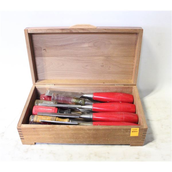 WOODEN BOX 10 WOOD CHISELS