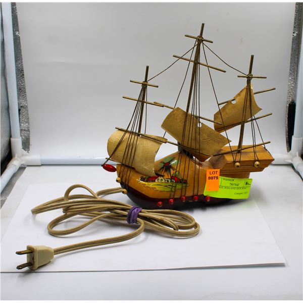 VINTAGE HOLLAND SHOE BOAT LAMP
