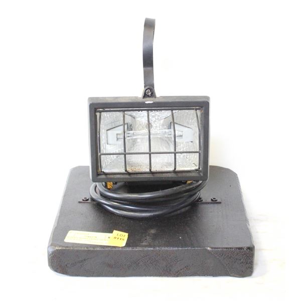 HALOGEN WORK LIGHT ON BASE -W/250 WATT - 110V