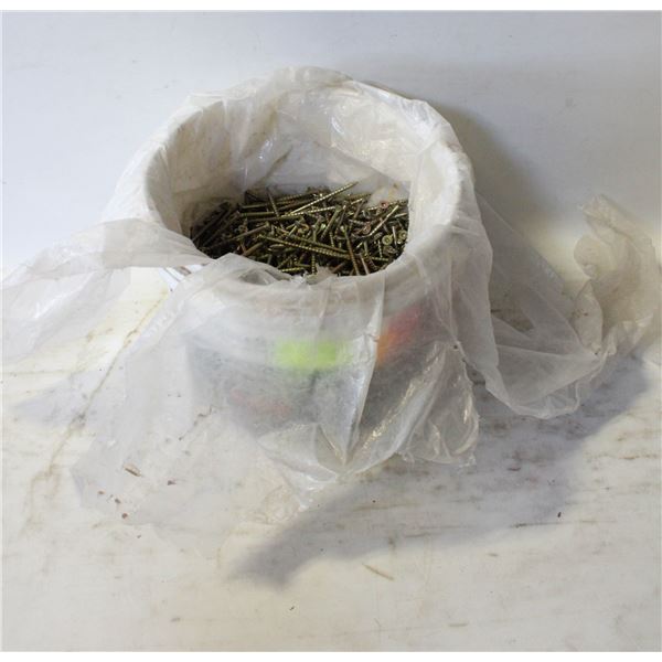 TUB OF 2 1/2 INCH WOOD SCREWS