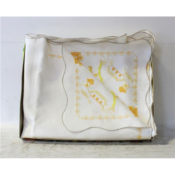 84"X67" VINTAGE EMBRODIERIED TABLE CLOTH