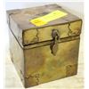 Image 1 : VINTAGE SQUARE BRASS BOX WITH LID