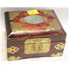 Image 1 : OLDER ORNATE WOOD AND BRASS JEWLERY BOX