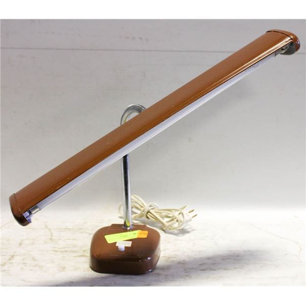 MCM 19" DESK LAMP