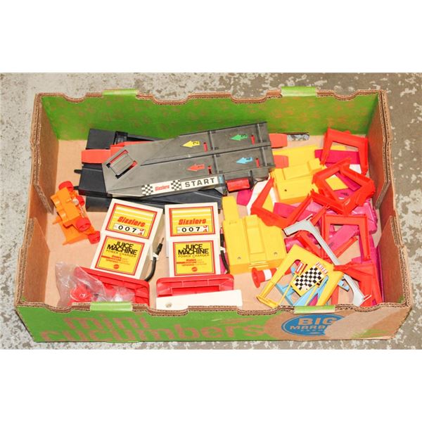 VINTAGE HOT WHEELS AND SIZZLER ACCESSORIES