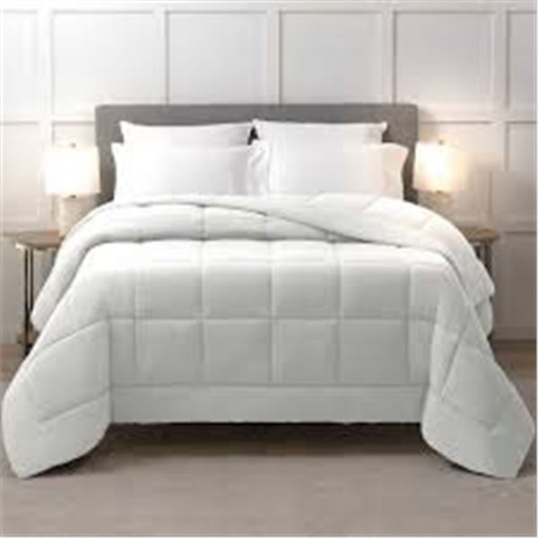 BRAND NEW BELOW ZERO COOLING COMFORTER KING
