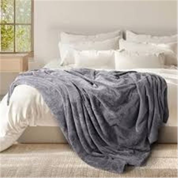 BRAND NEW MON CHATEAU LG LUXE FUR KING BLANKET