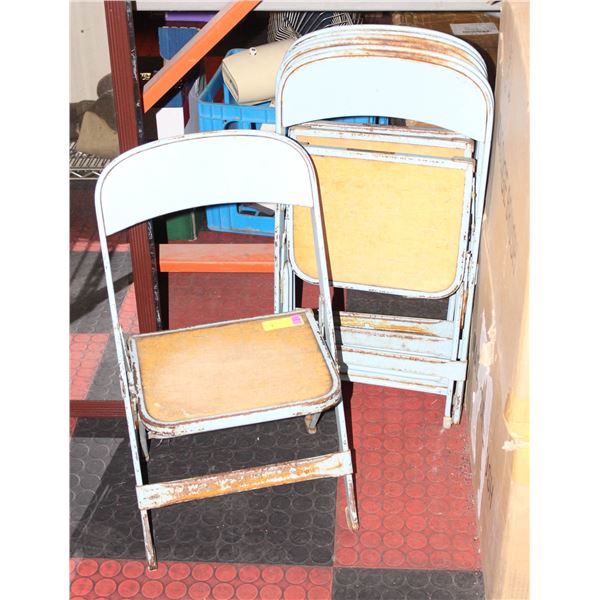 VINTAGE SET OF 4 LITTLE METAL CHAIRS MFG