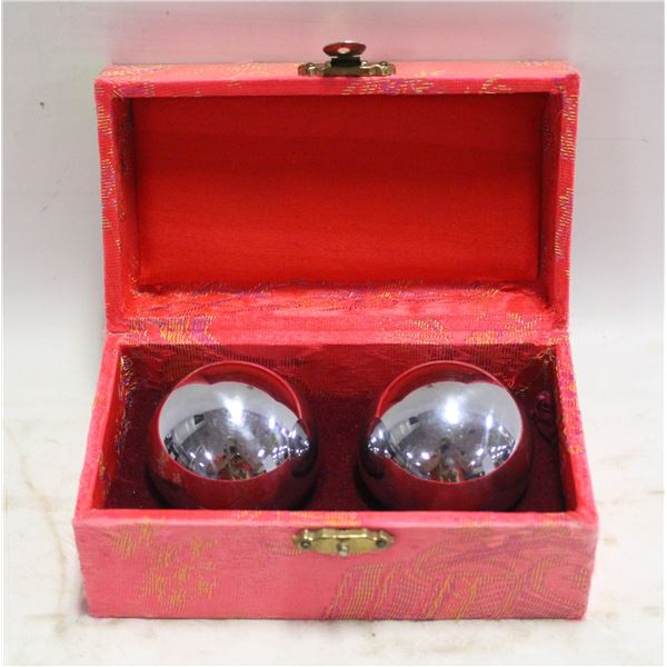 PAIR OF METAL CHINESE HEALTH BALLS IN CASE