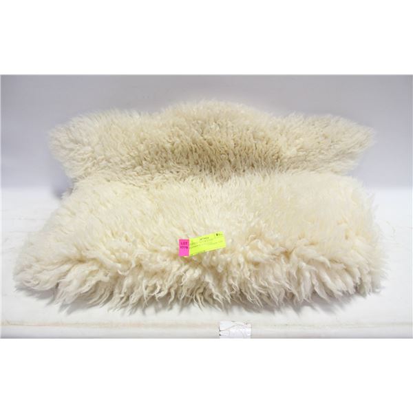 AUTHENTIC AUSTRALIAN SHEEPSKIN RUG-ESTATE