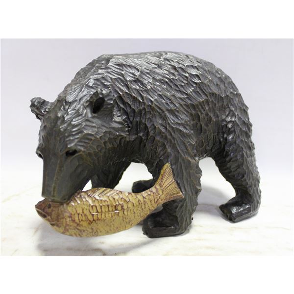 ESTATE VINTAGE BEAR CATCHING SALMON PLASTIC