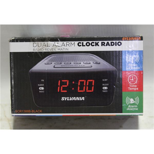 SYLVANIA DUAL ALARM CLOCK RADIO IN BOX SCR1388B