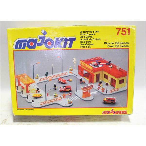 VINTAGE MAJOKIT FIRE DEPT. BUILDING SET: