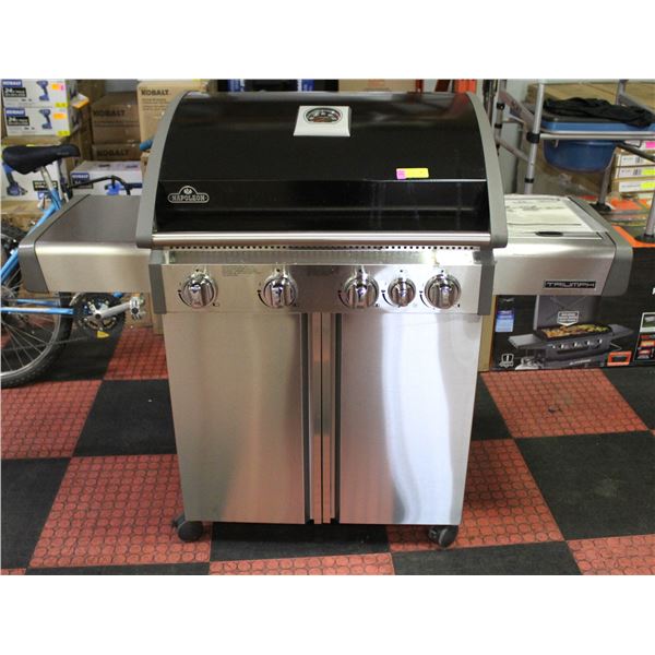 NAPOLEON NATURAL GAS BBQ W/ SIDE BURNERS