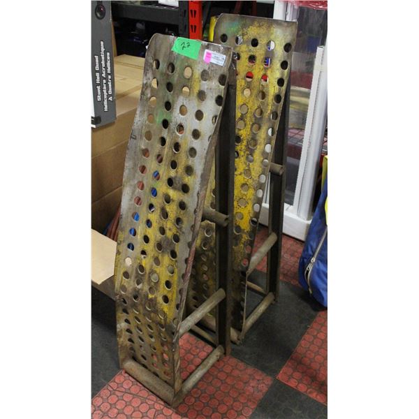 2 ESTATE STEEL VEHICLE RAMPS - WARPED EDGES