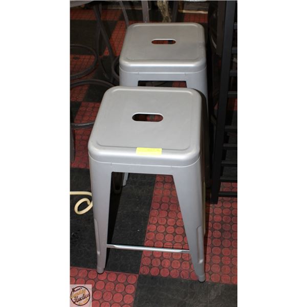 2 METAL GREY STOOLS