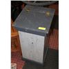 Image 1 : GARBAGE CONTAINER AND PLANT STAND 1/4 CIRCLE