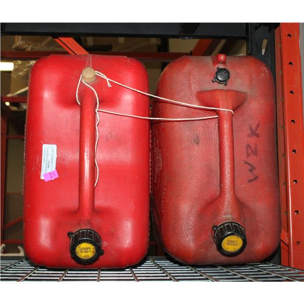 2 ESTATE 5 GAL RED PLASTIC JERRY CAN GAS EMPTY