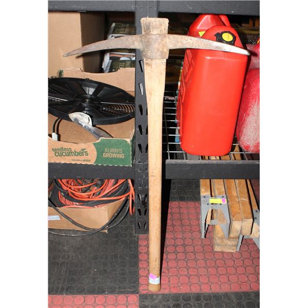 ESTATE VINTAGE PICK AXE