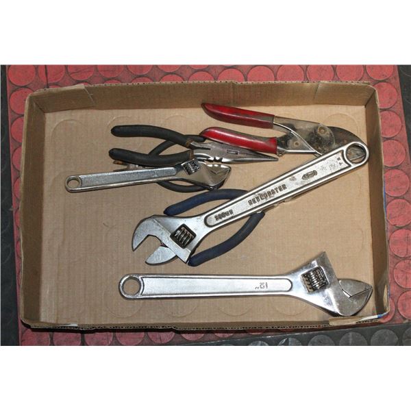 ESTATE LOT ASSORTED COMBINATION WRENCHS/PLIERS