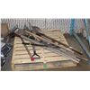 Image 1 : ESTATE PALLET VARIOUS GARDEN TOOLS