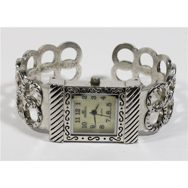 DENACCI WATCH, BATTERY NEEDED