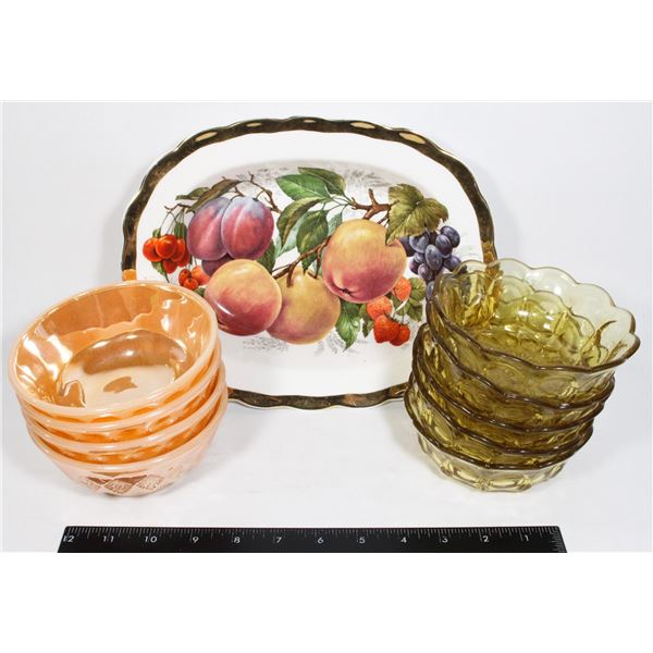 BOX OF COLLECTIBLE GLASSWARE INCLUDING