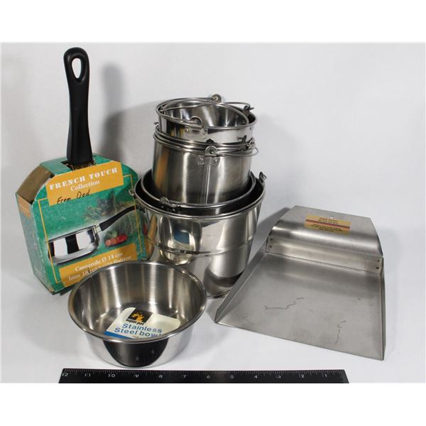 FLAT WITH STAINLESS STEEL POT, BUCKETS,