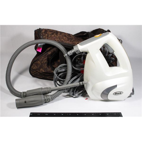 SHARK STEAMER IN DUFFLE BAG