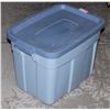 Image 1 : RUBBERMAID TOTE WITH LID