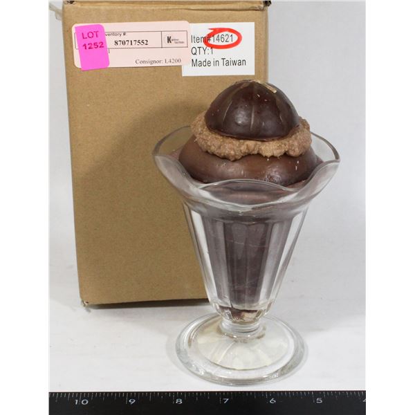 NEW Item #1462, ICE CREAM LOOK CANDLE